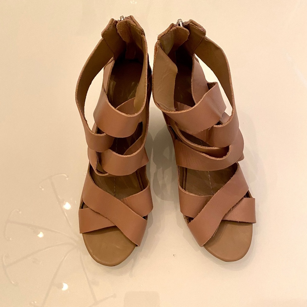 EUC DV Dolce Vita Strappy Leather Wedges